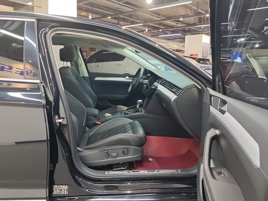 Volkswagen Magotan GTE Plug-in Hybrid 2023 — Фото 8/16