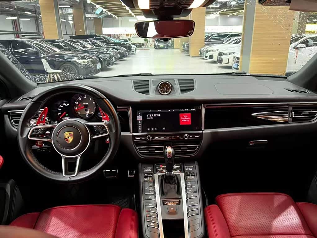 Porsche Macan 2021 — Фото 10/16