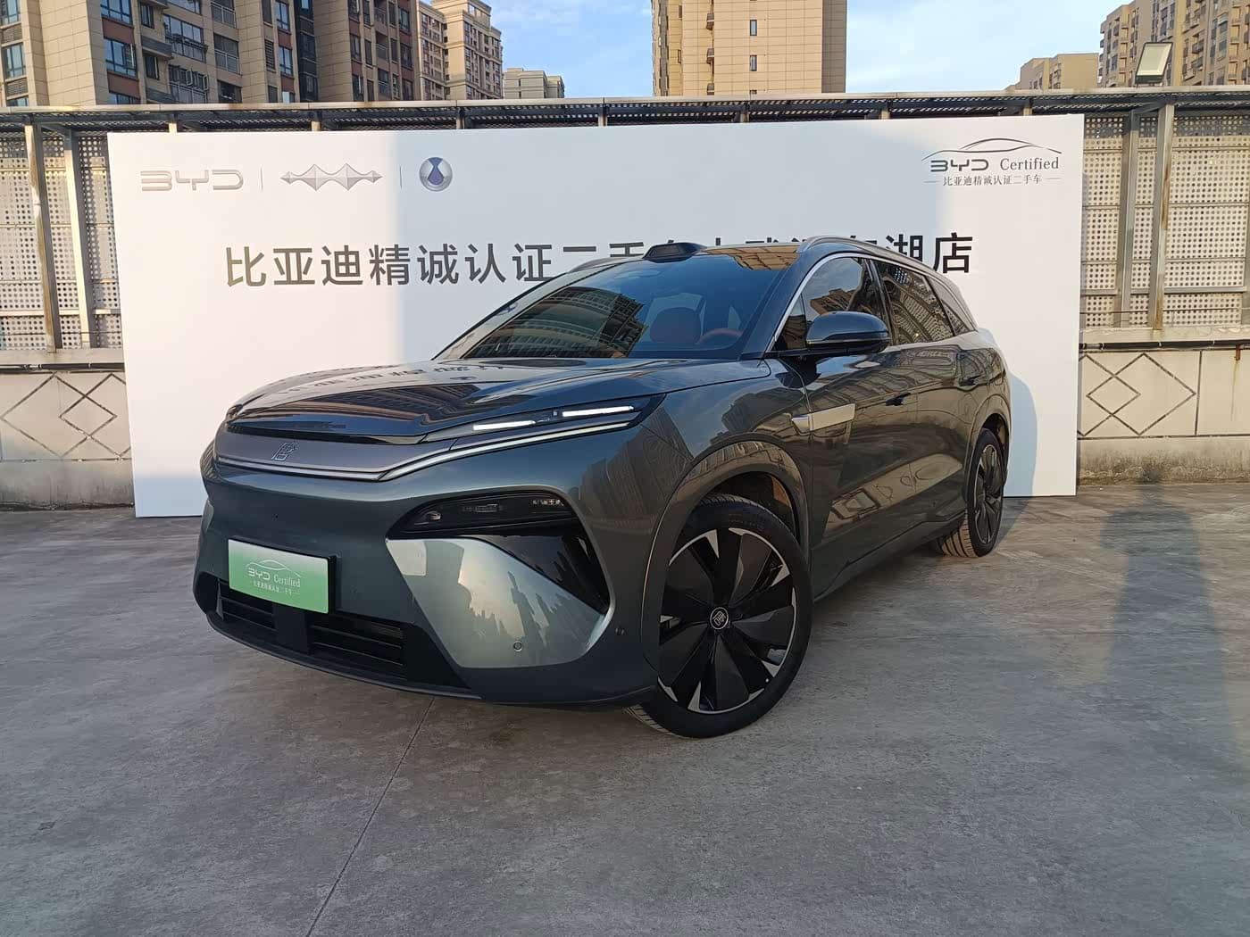 BYD Tang L 2025 — Фото 1/20