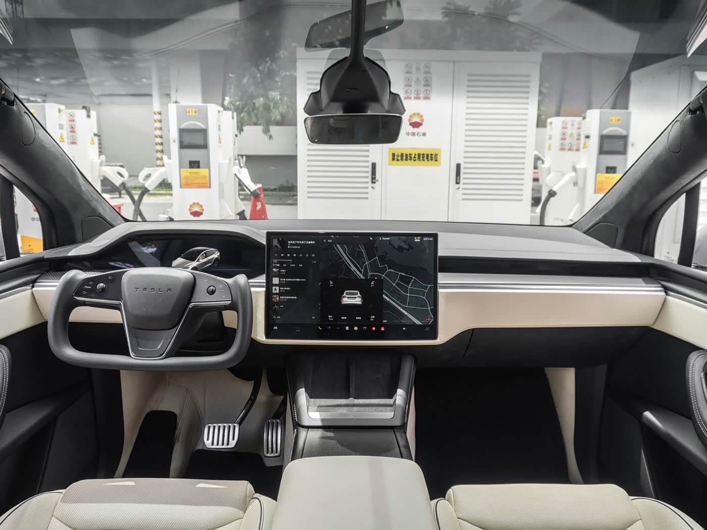 Tesla Model X 2023 — Фото 12/19