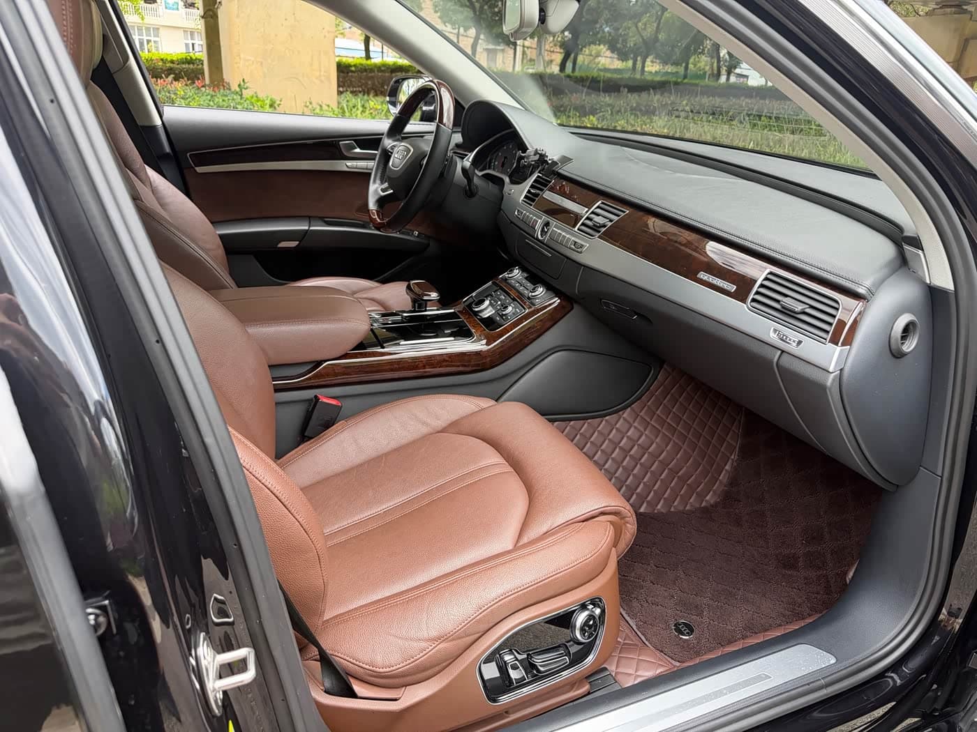 Audi A8 2015 — Фото 8/10