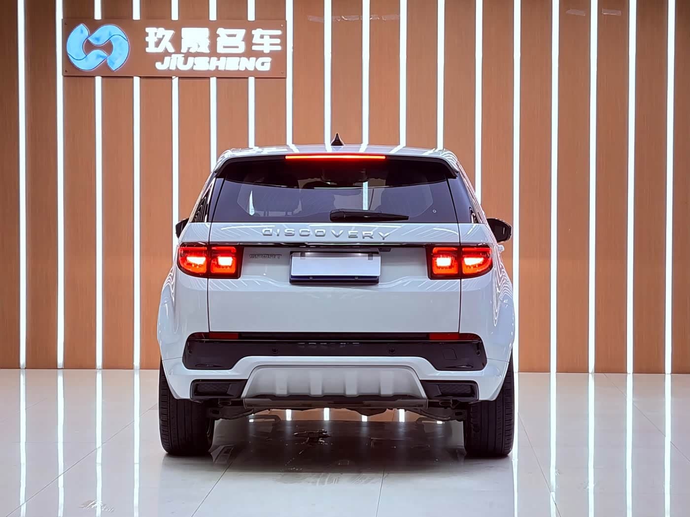 Land Rover Discovery Sport 2024 — Фото 19/20