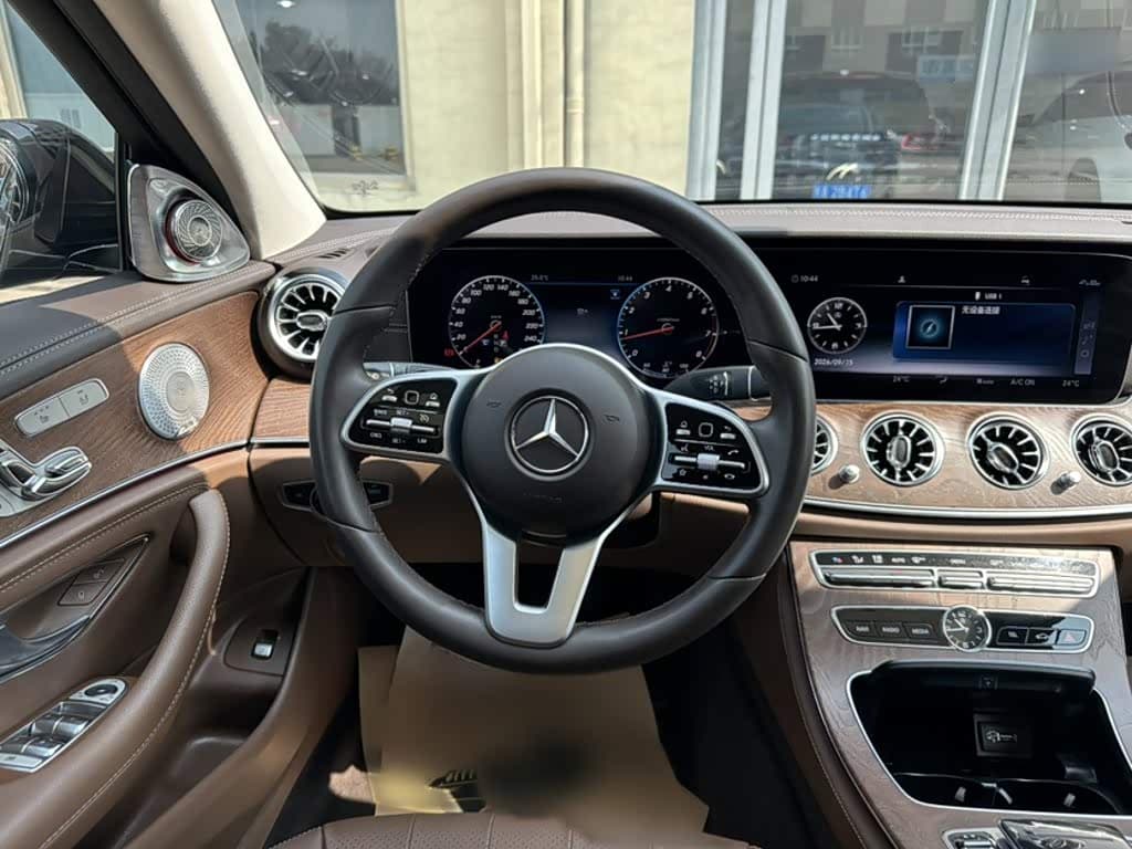 Mercedes-Benz E-Class 2019 — Фото 12/17
