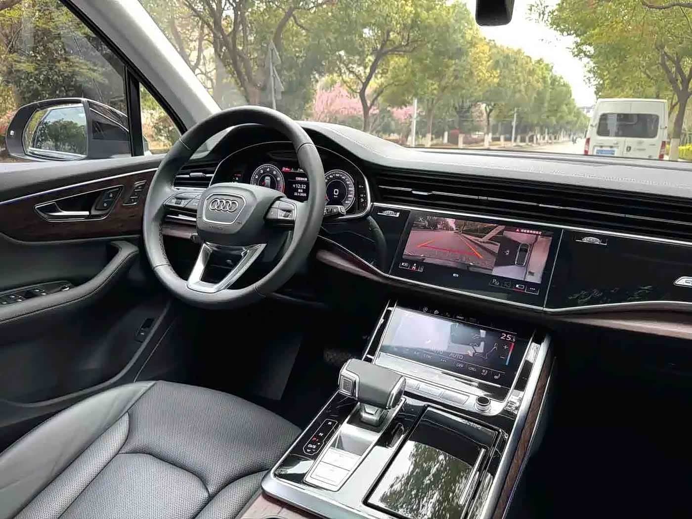 Audi Q7 2023 — Фото 10/12