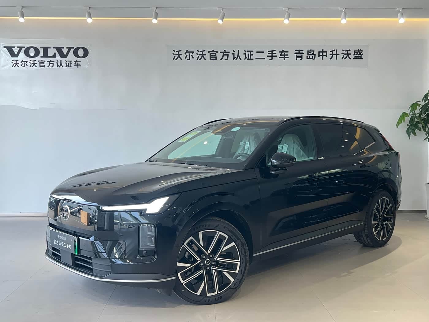 Volvo XC70 Plug-in Hybrid 2026 — Фото 1/15