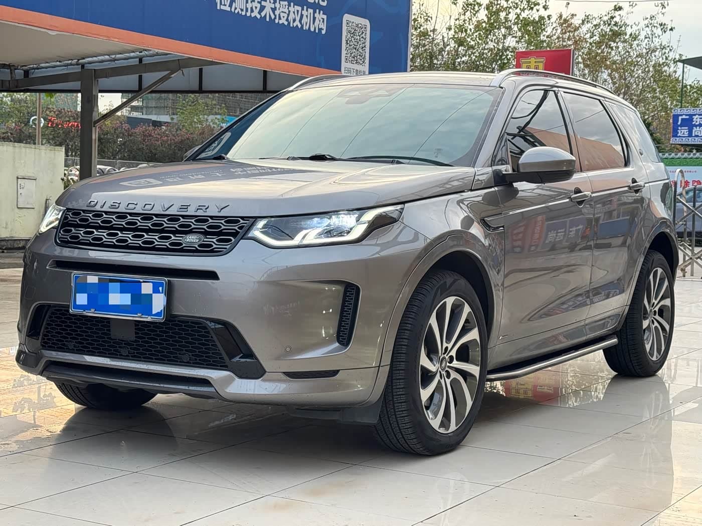 Land Rover Discovery Sport 2021 — Фото 1/13