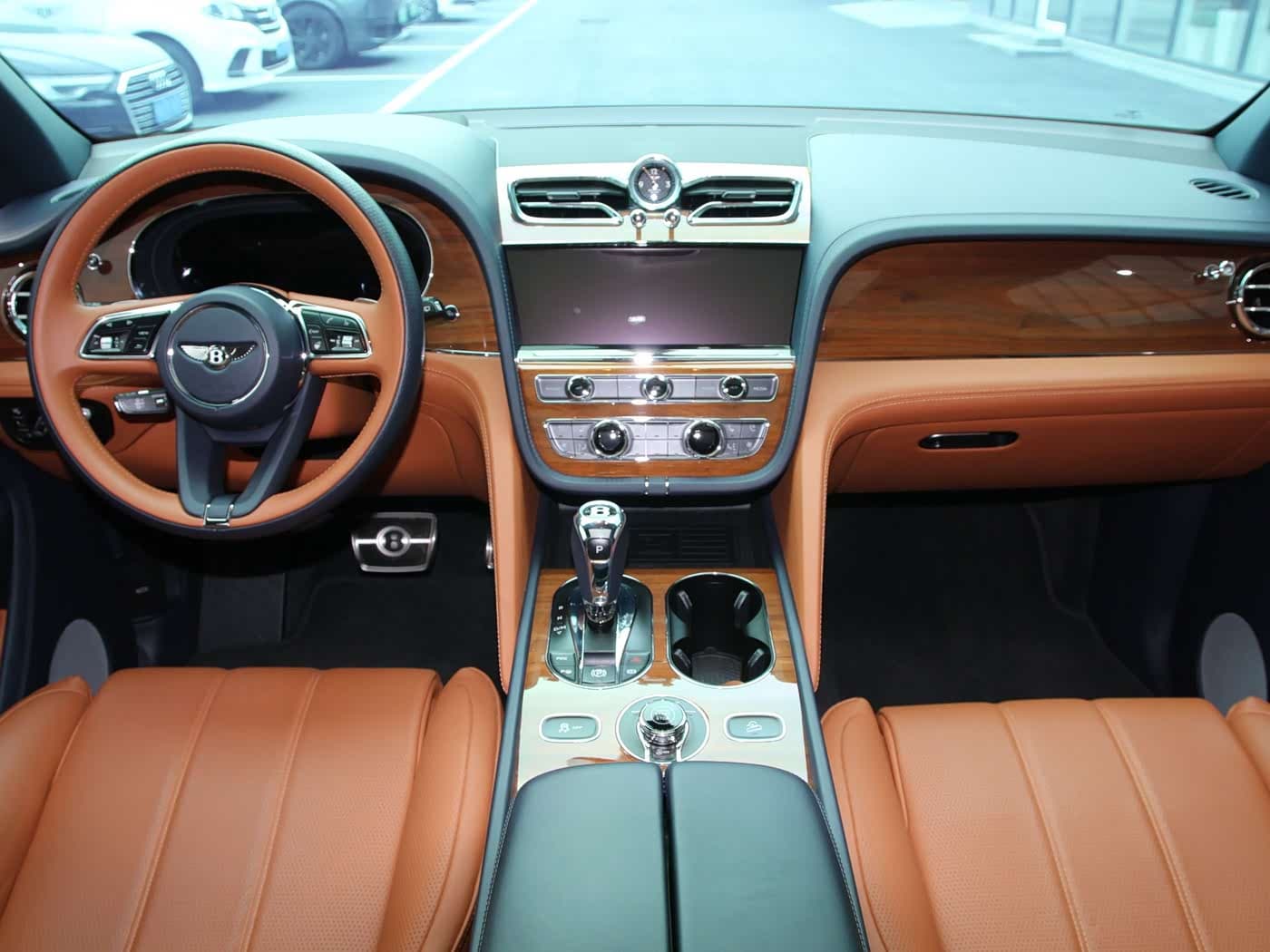 Bentley Bentayga 2022 — Фото 11/14