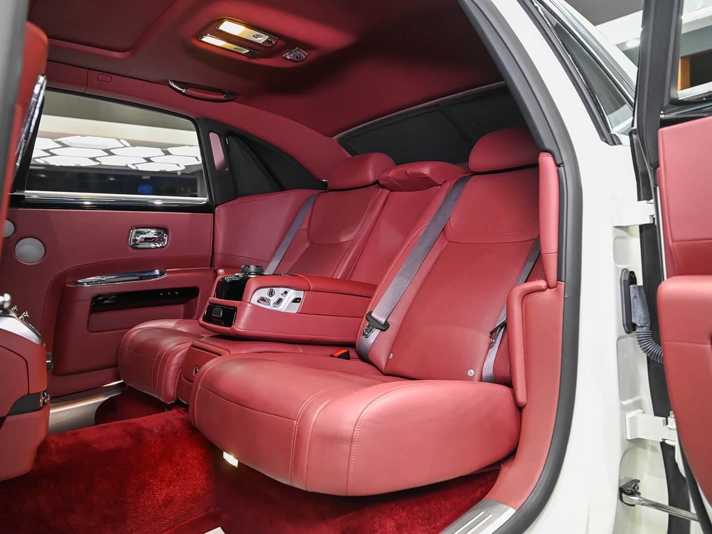 Rolls-Royce Ghost 2015 — Фото 10/20