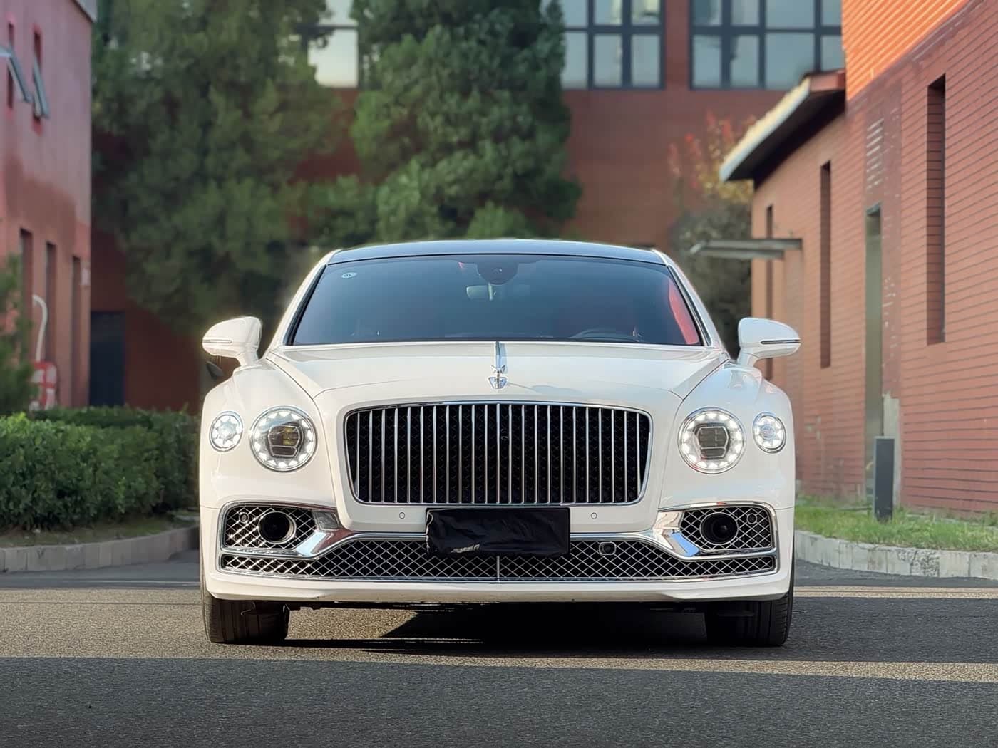 Bentley Flying Spur 2022 — Фото 2/18