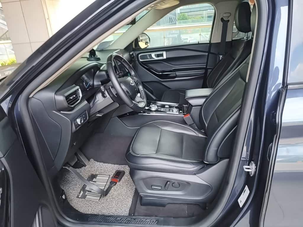 Ford Explorer 2020 — Фото 15/20
