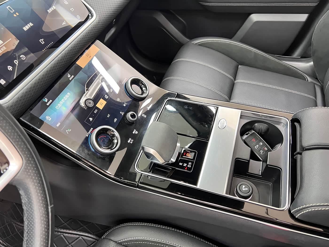 Land Rover Range Rover Velar 2021 — Фото 14/16