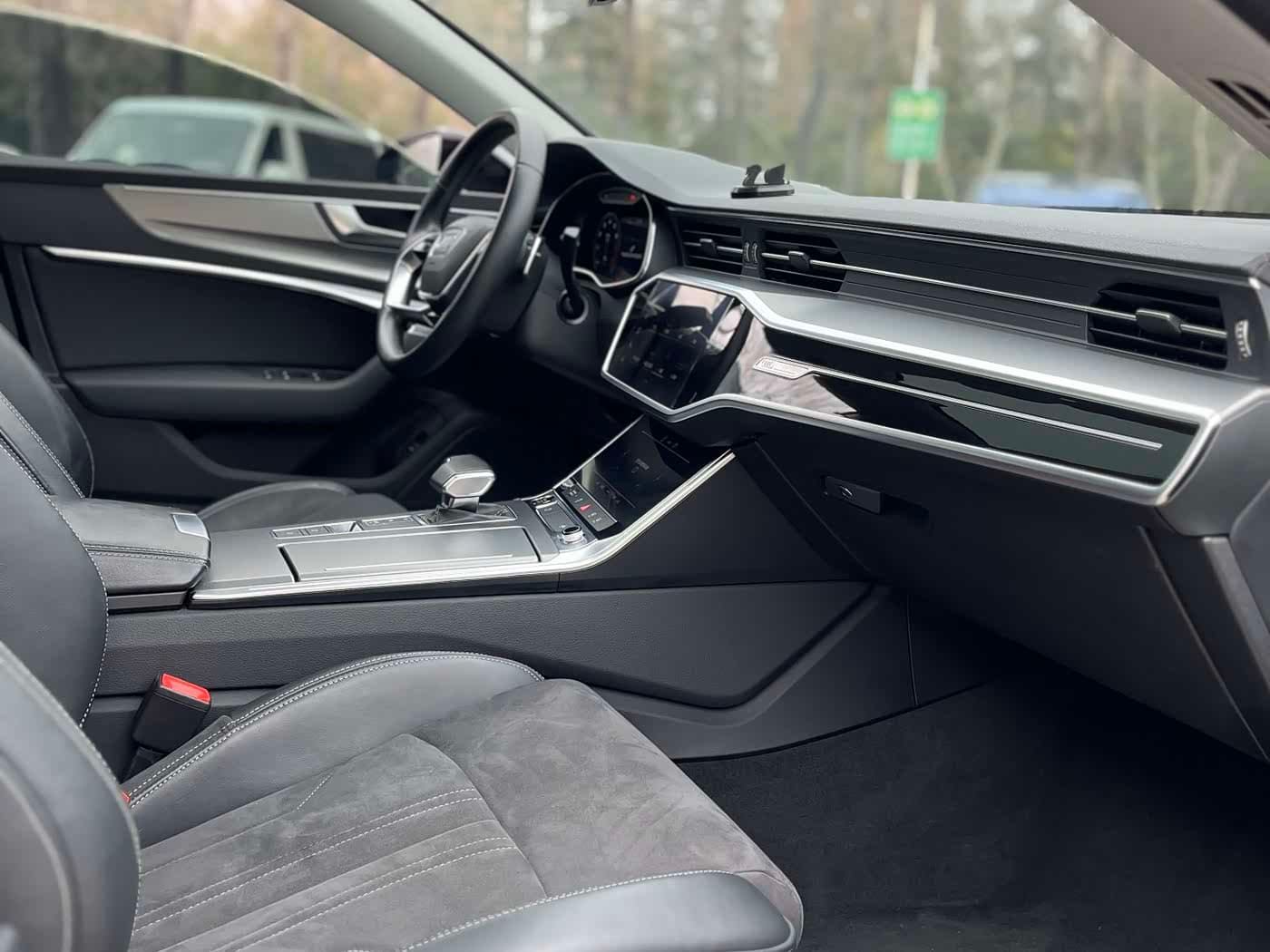Audi A7L 2024 — Фото 14/17