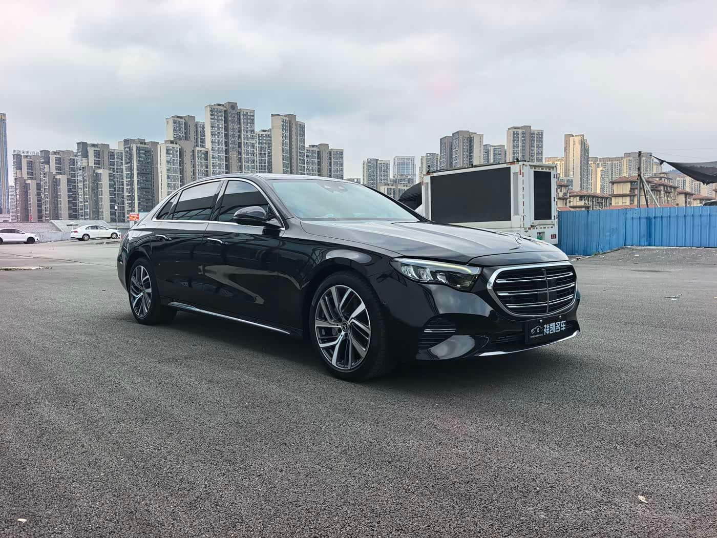 Mercedes-Benz E-Class 2024 — Фото 3/15