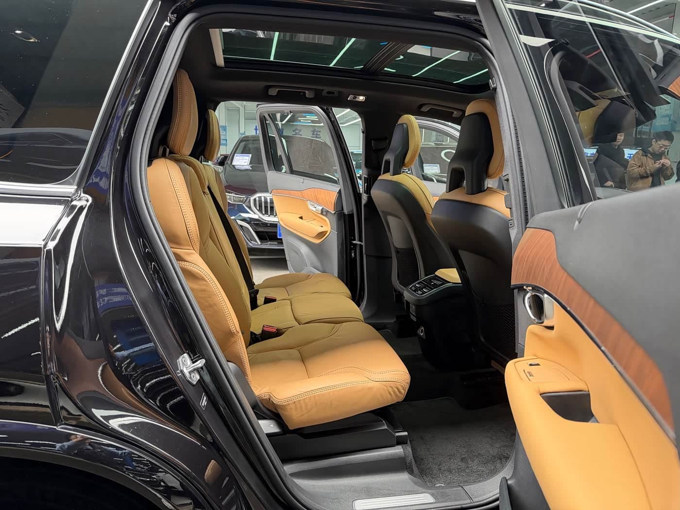 Volvo XC90 2018 — Фото 16/20
