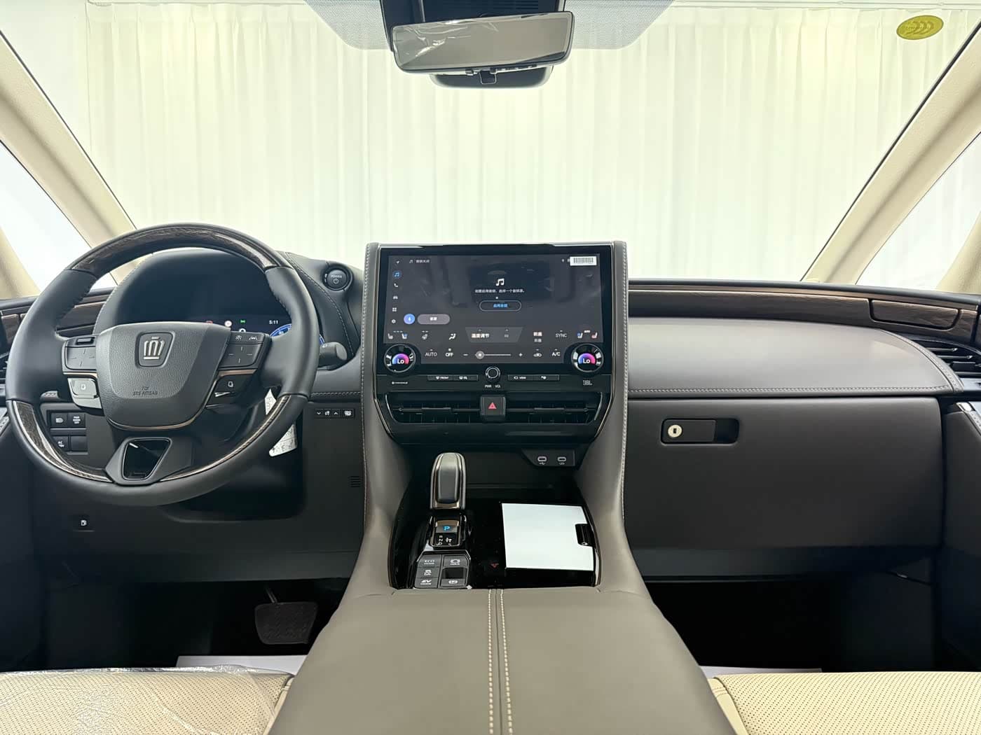 Toyota Vellfire 2026 — Фото 8/16