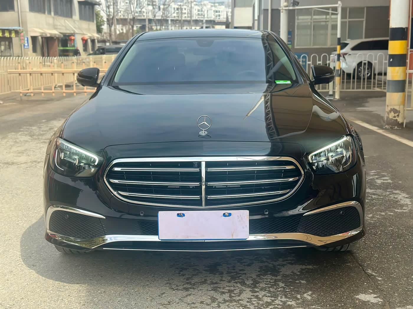 Mercedes-Benz E-Class 2023 — Фото 2/12