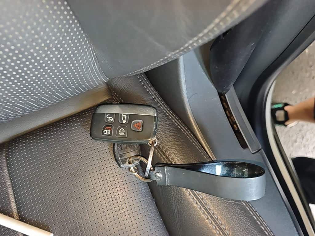 Land Rover Discovery Sport 2018 — Фото 9/20