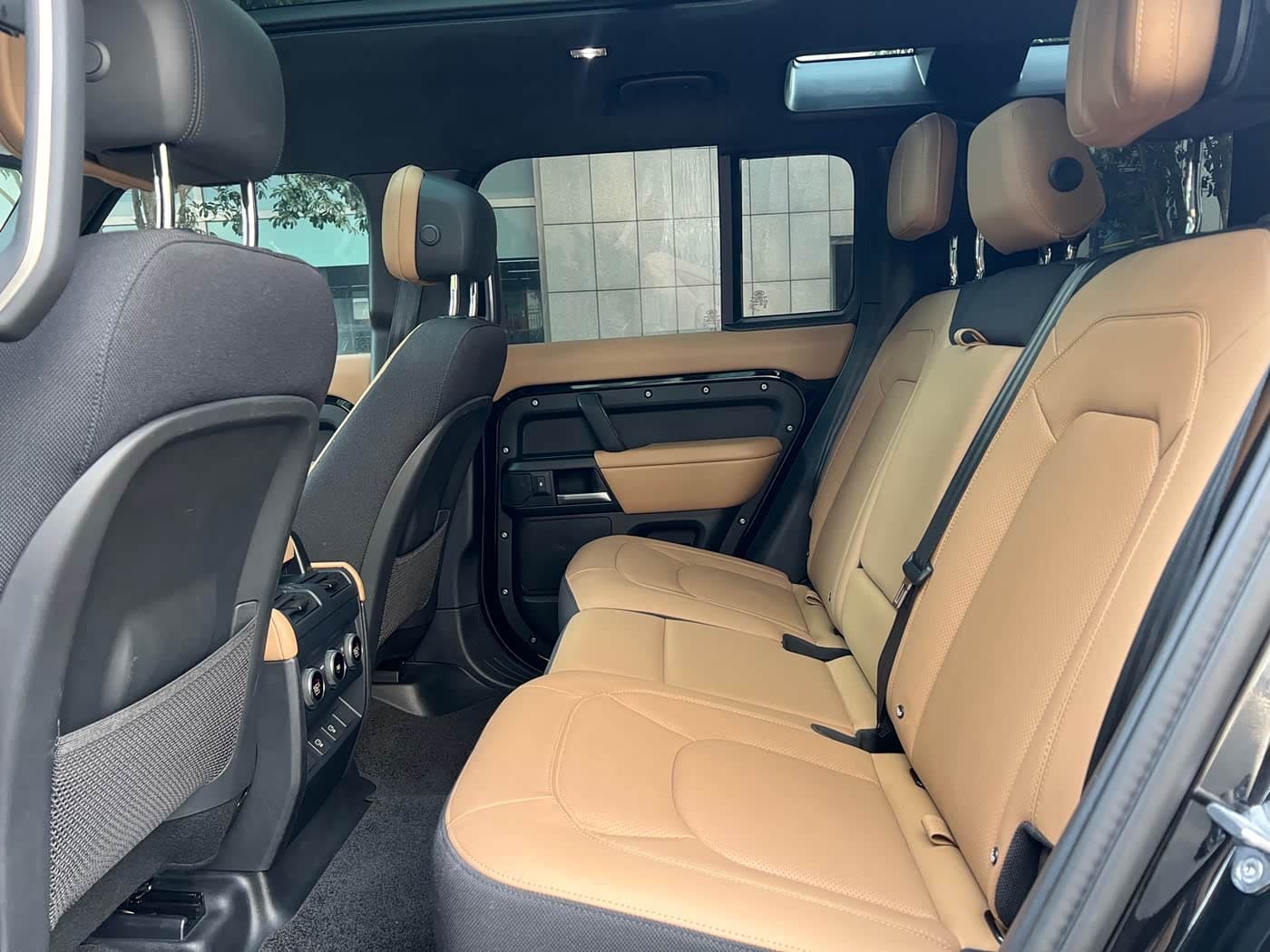 Land Rover Defender 2025 — Фото 6/17