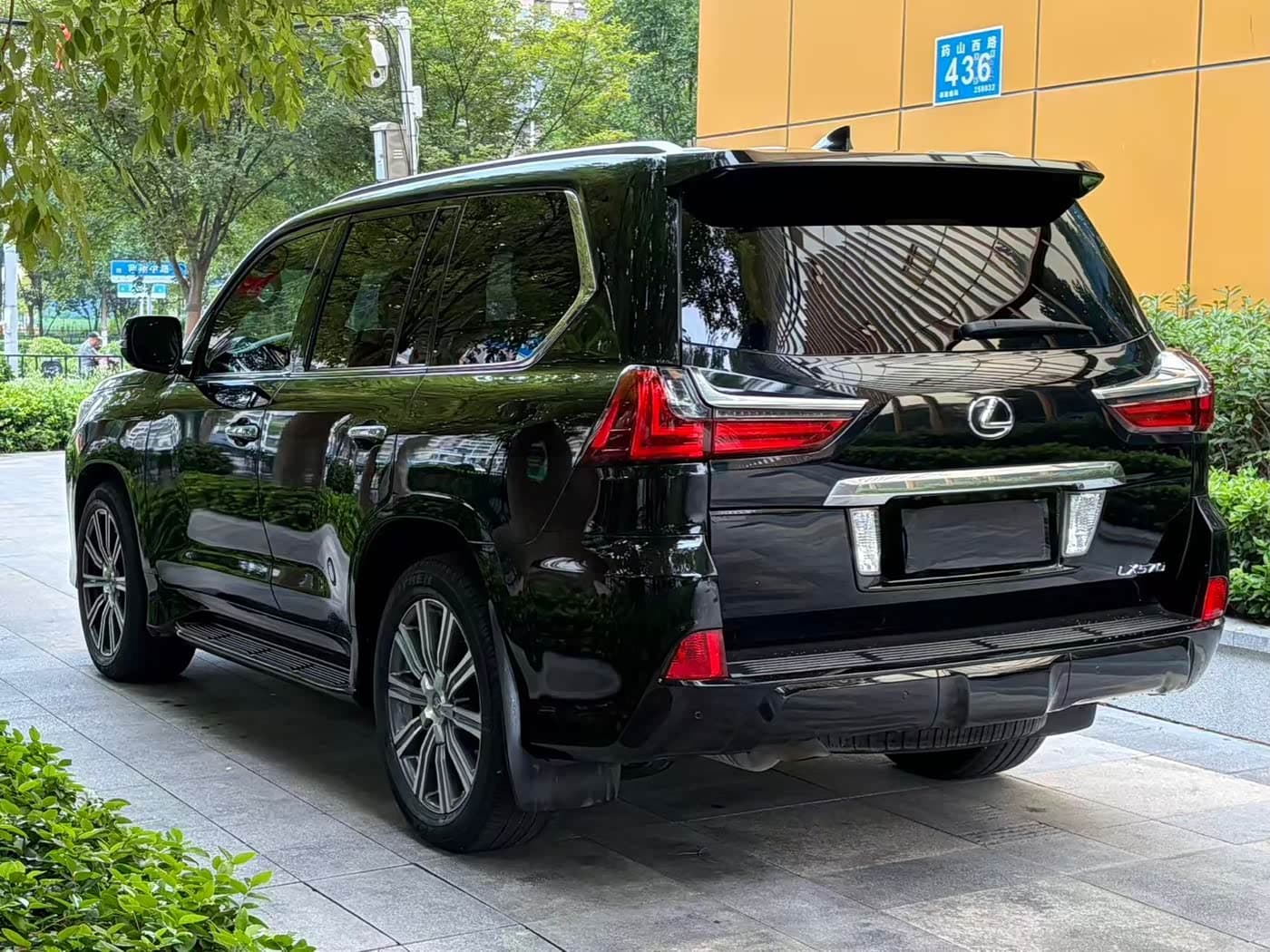 Lexus LX 2017 — Фото 10/11