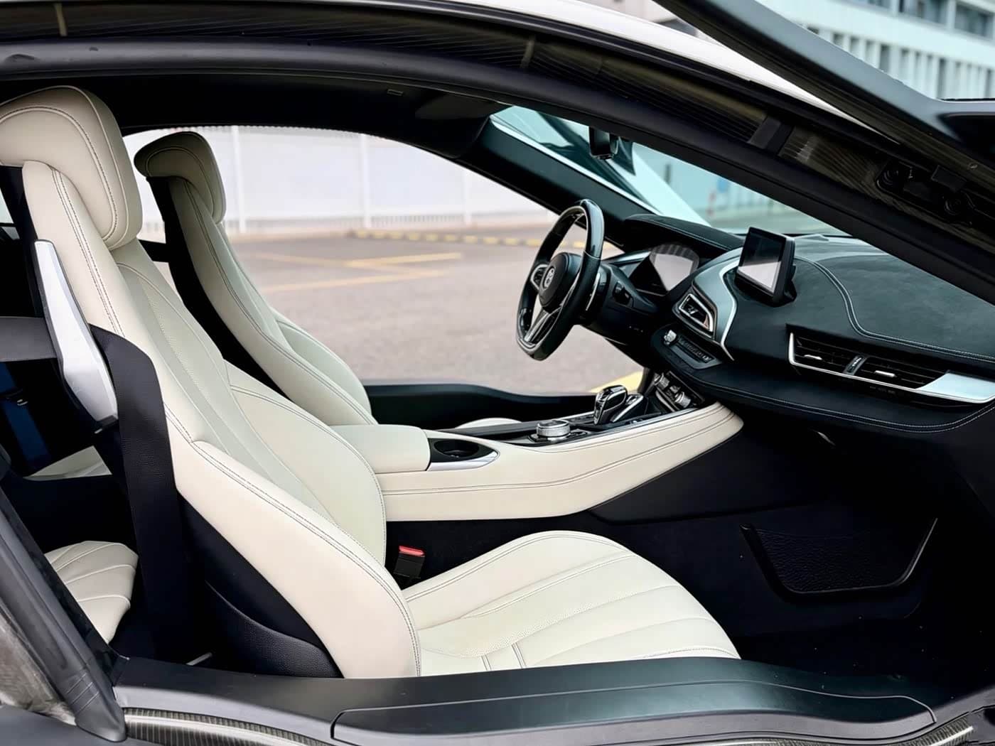 BMW i8 2015 — Фото 7/9