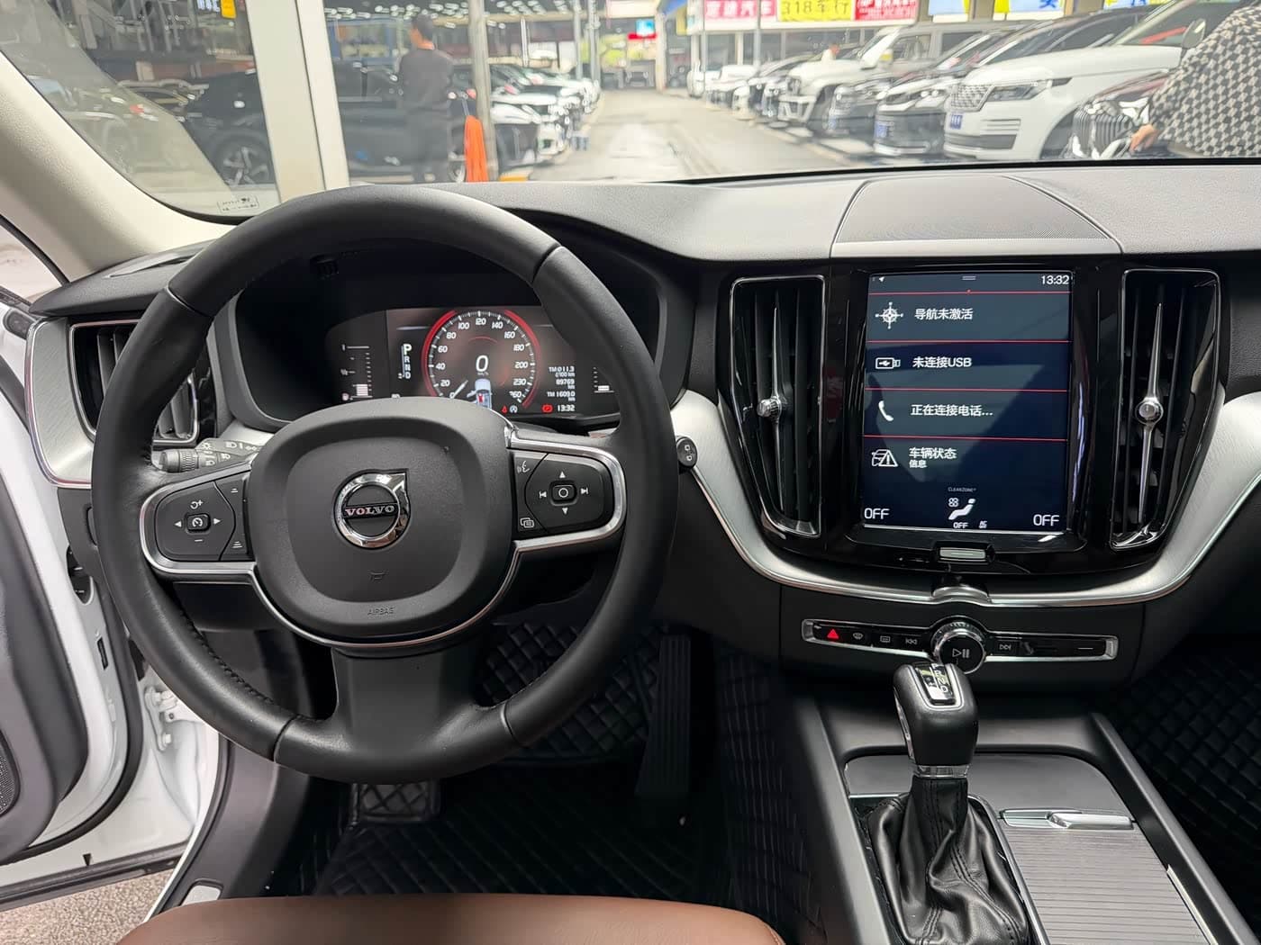 Volvo XC60 2019 — Фото 14/20