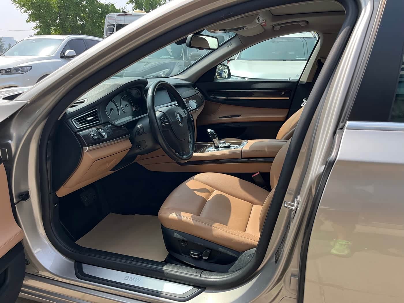 BMW 7 Series 2010 — Фото 9/20