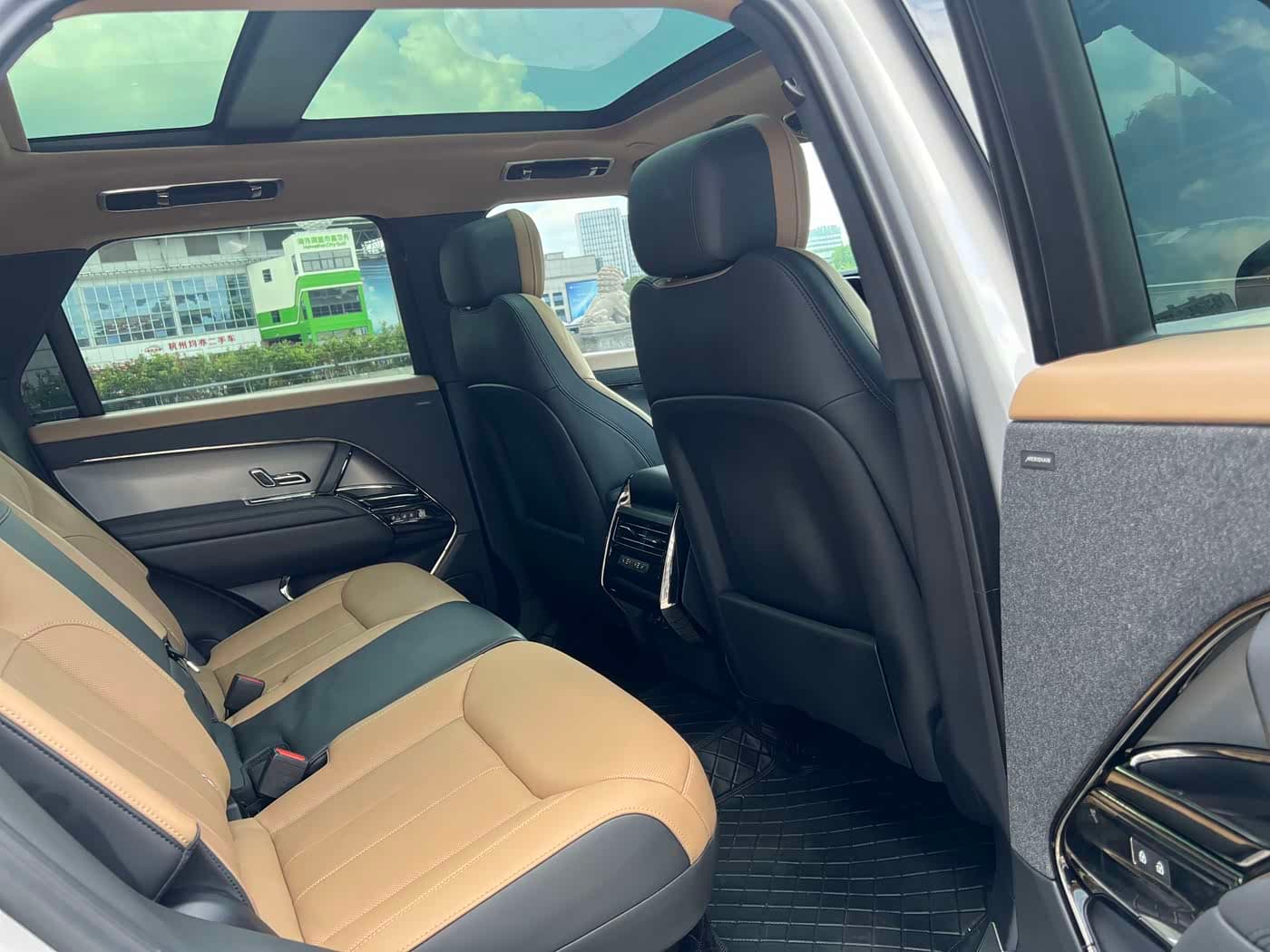 Land Rover Range Rover Sport 2023 — Фото 12/15