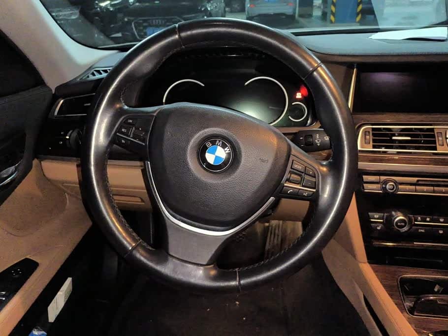 BMW 7 Series 2013 — Фото 15/16