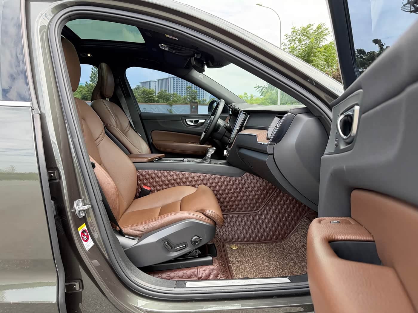 Volvo XC60 2021 — Фото 15/20