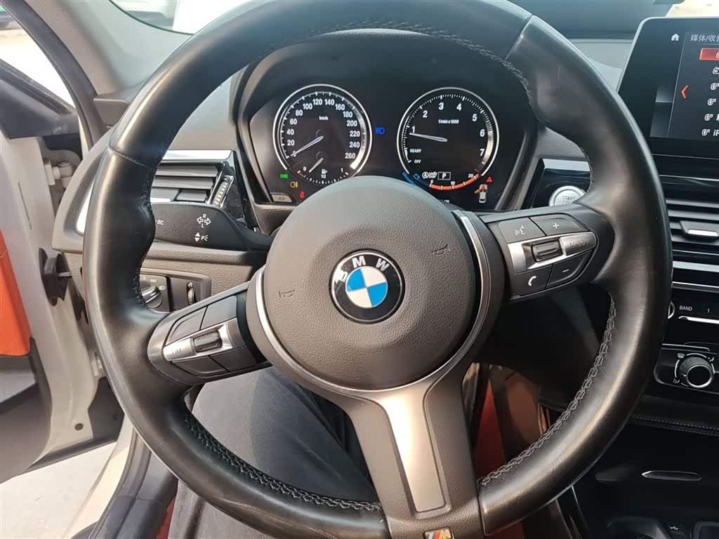 BMW 1 Series 2023 — Фото 11/20