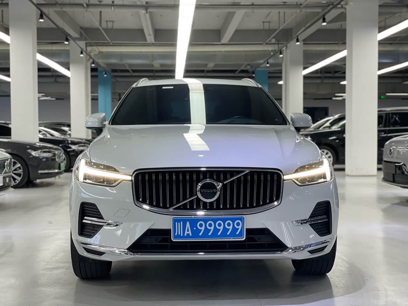 Volvo XC60 2022 — Фото 2/11