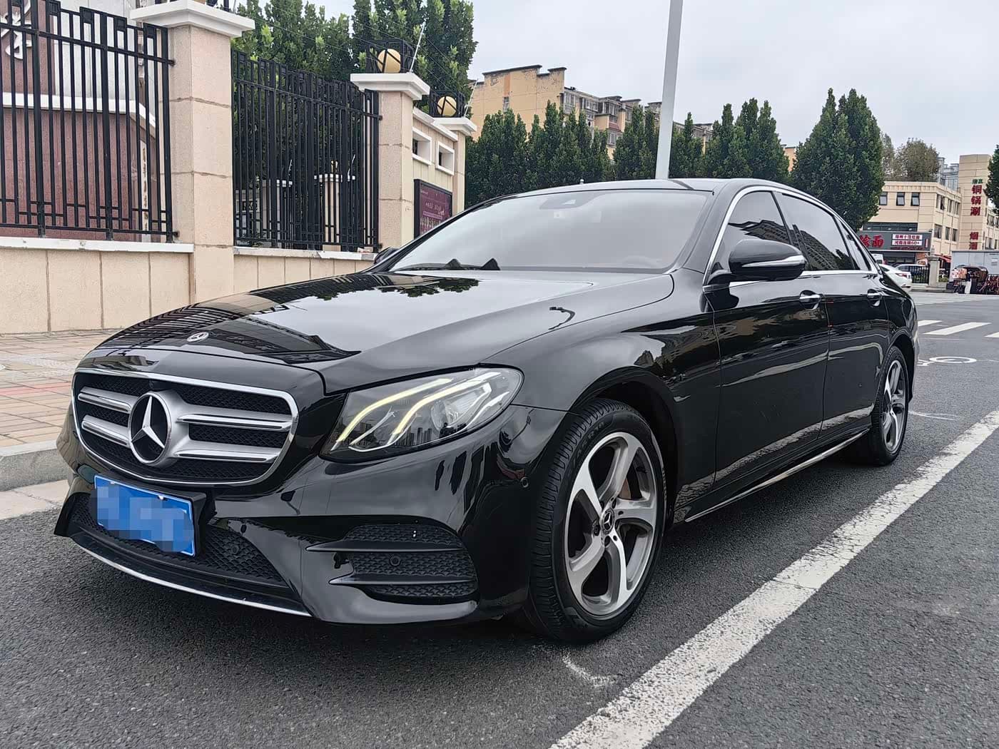 Mercedes-Benz E-Class 2017 — Фото 1/12