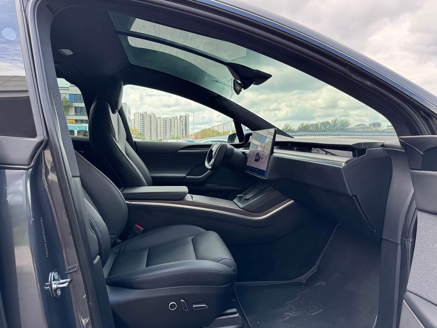 Tesla Model X 2023 — Фото 18/20