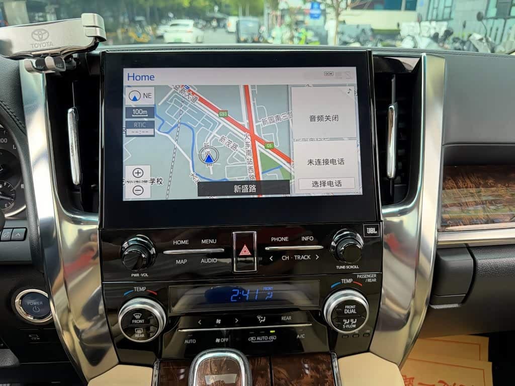 Toyota Alphard 2022 — Фото 10/14