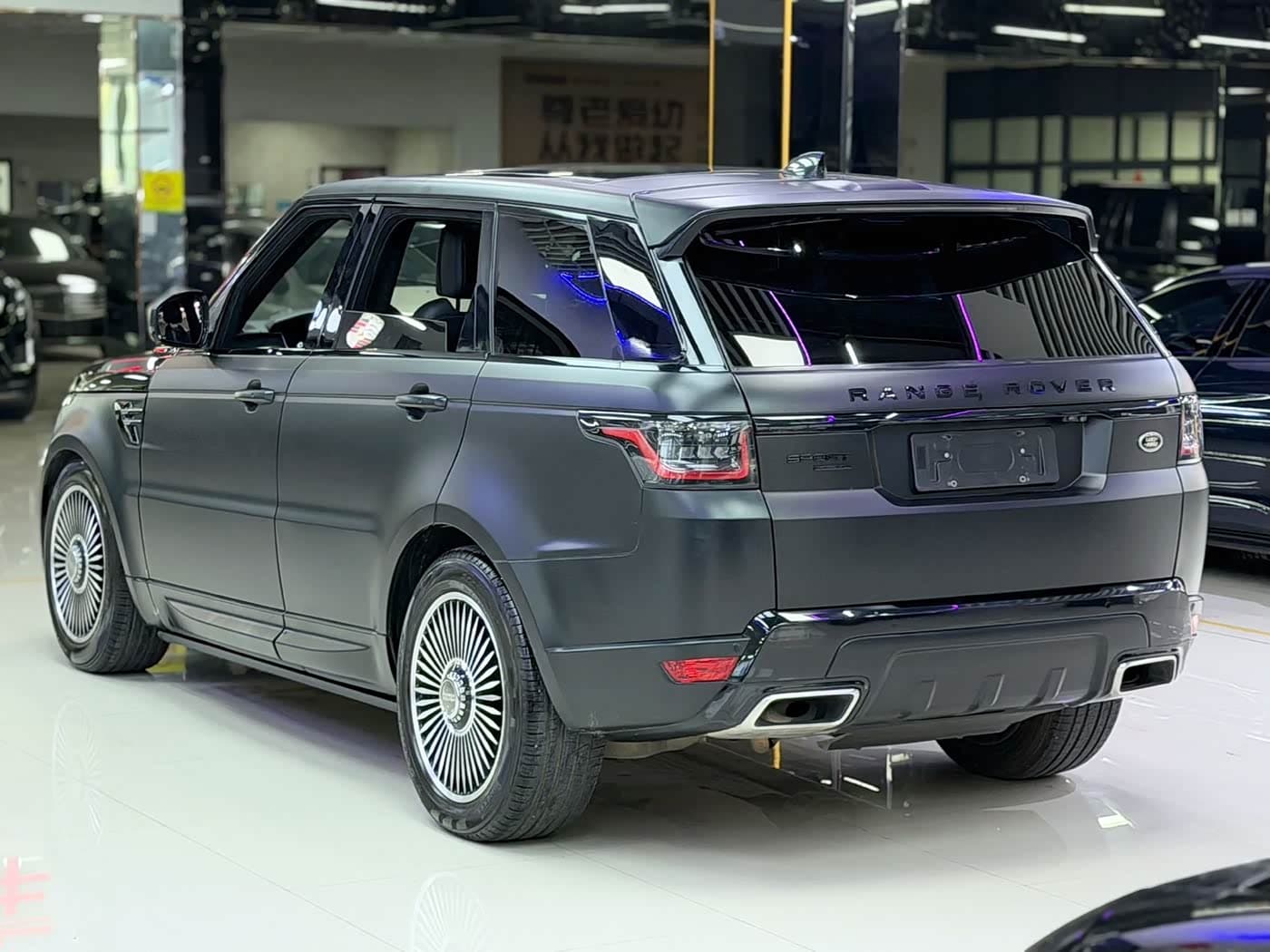 Land Rover Range Rover Sport PHEV 2018 — Фото 9/11