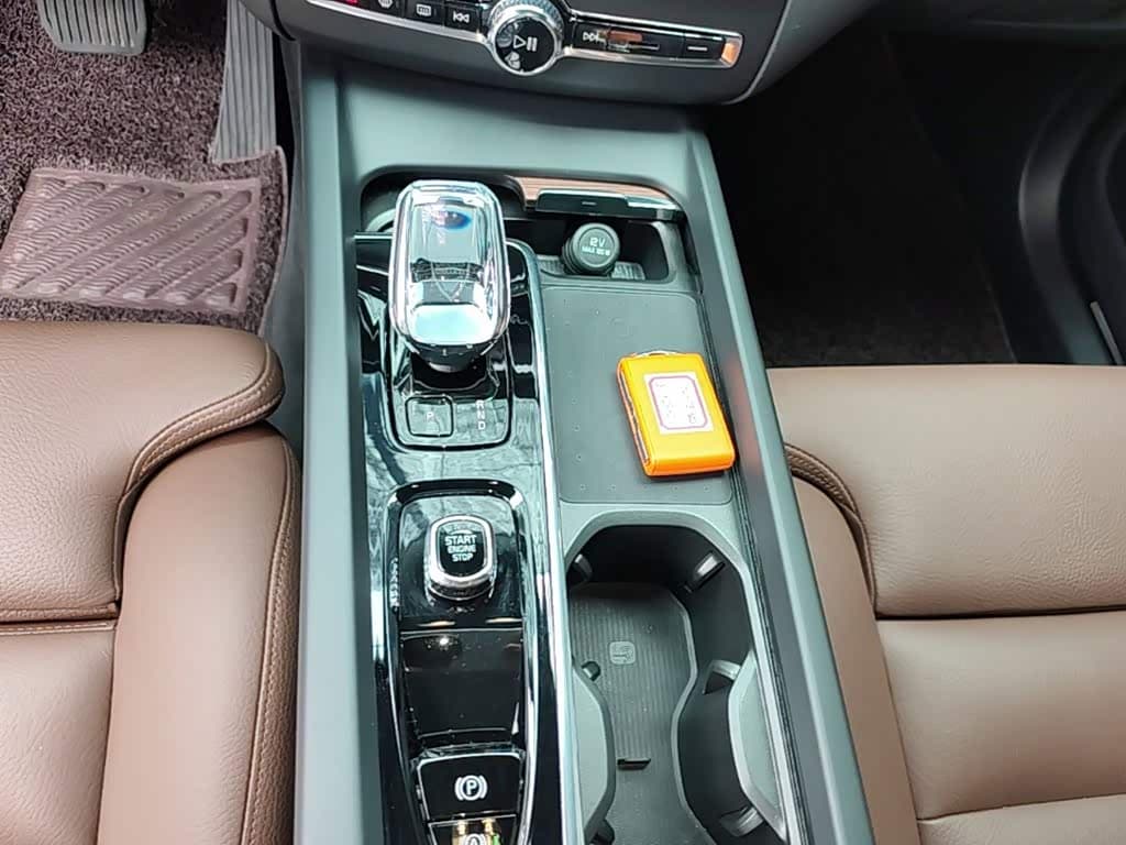 Volvo XC60 Plug-in Hybrid 2024 — Фото 14/20