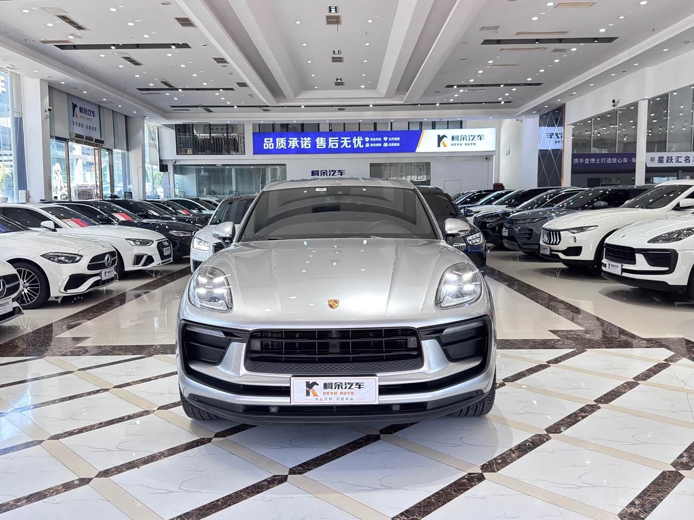 Porsche Macan 2023 — Фото 3/17