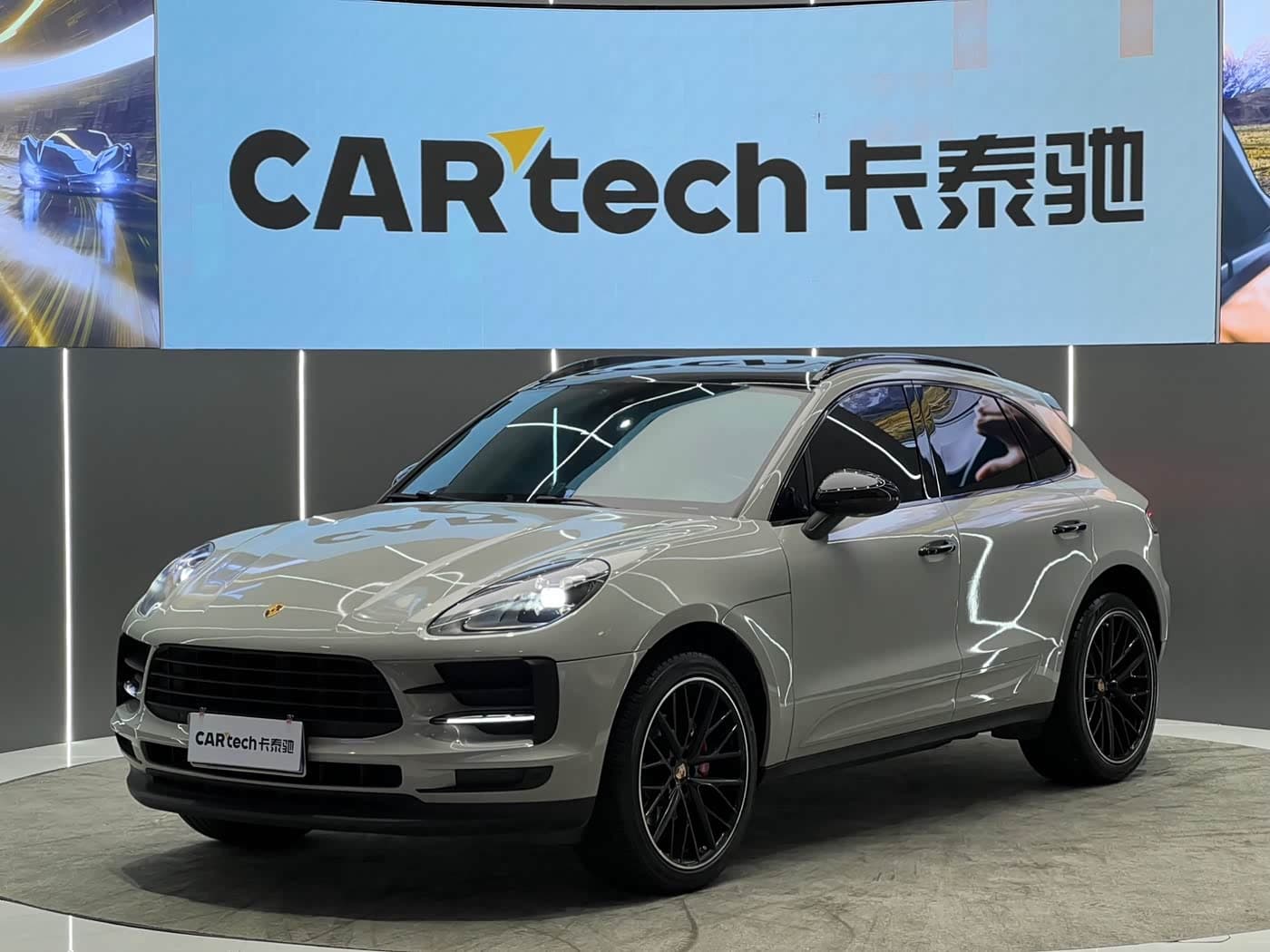 Porsche Macan 2020 — Фото 1/19