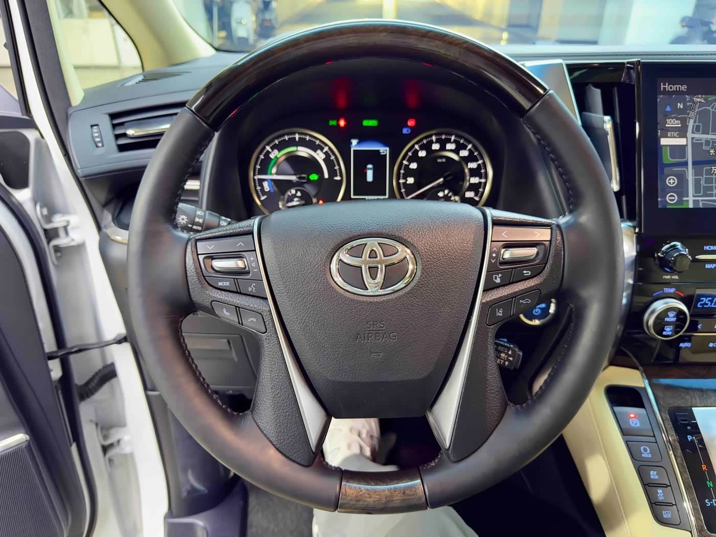 Toyota Vellfire 2022 — Фото 8/20