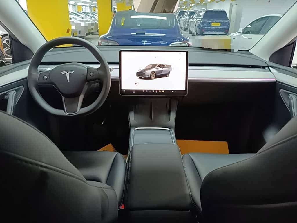 Tesla Model Y 2024 — Фото 10/20