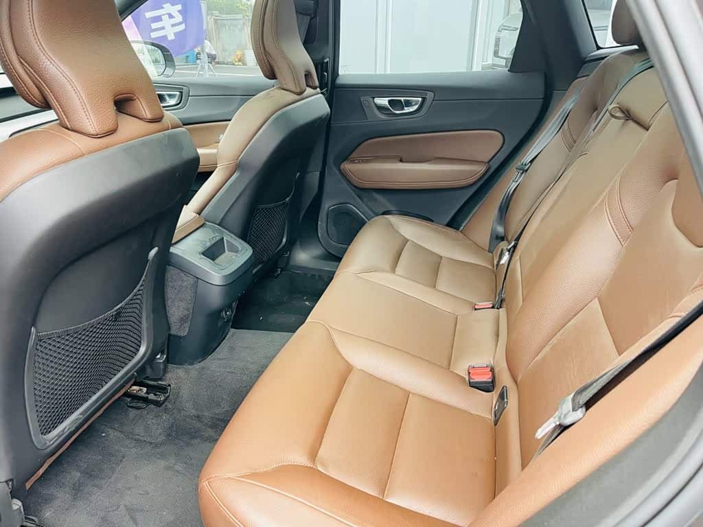 Volvo XC60 2021 — Фото 12/20
