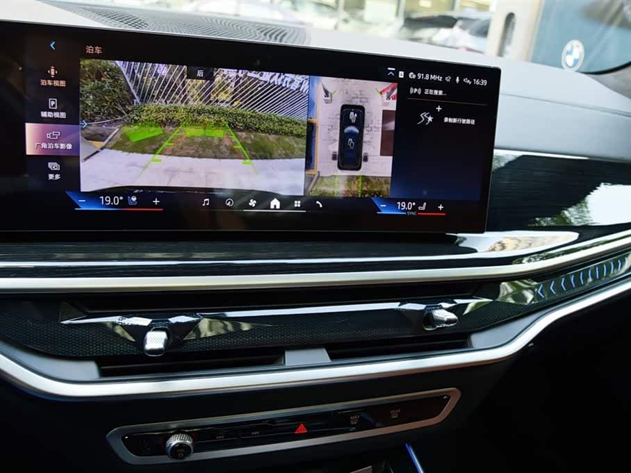 BMW X7 2025 — Фото 11/17