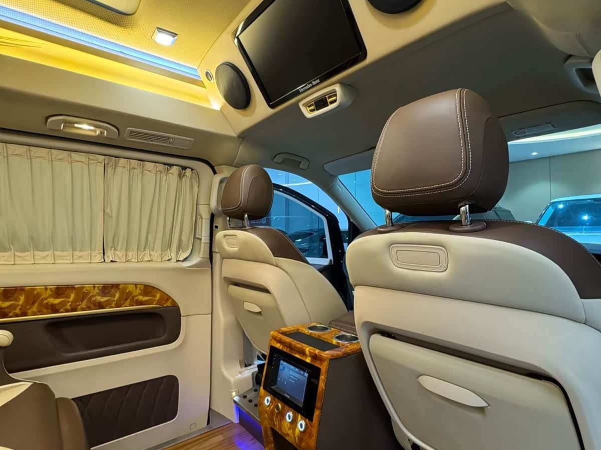 Mercedes-Benz V-Class 2018 — Фото 6/9