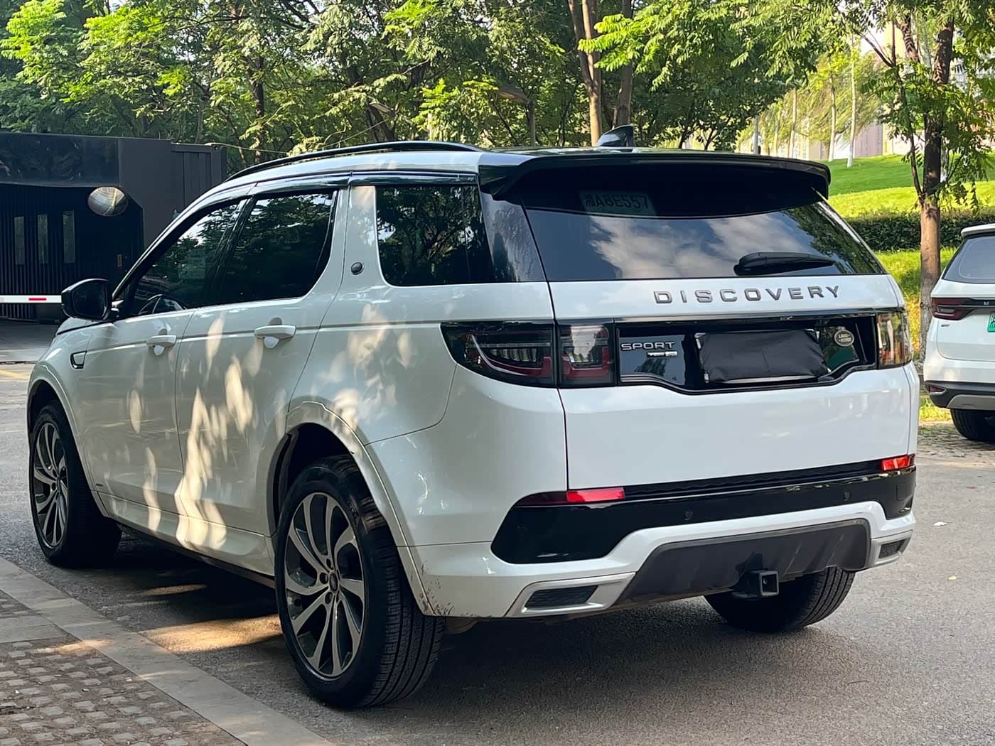 Land Rover Discovery Sport 2021 — Фото 5/15