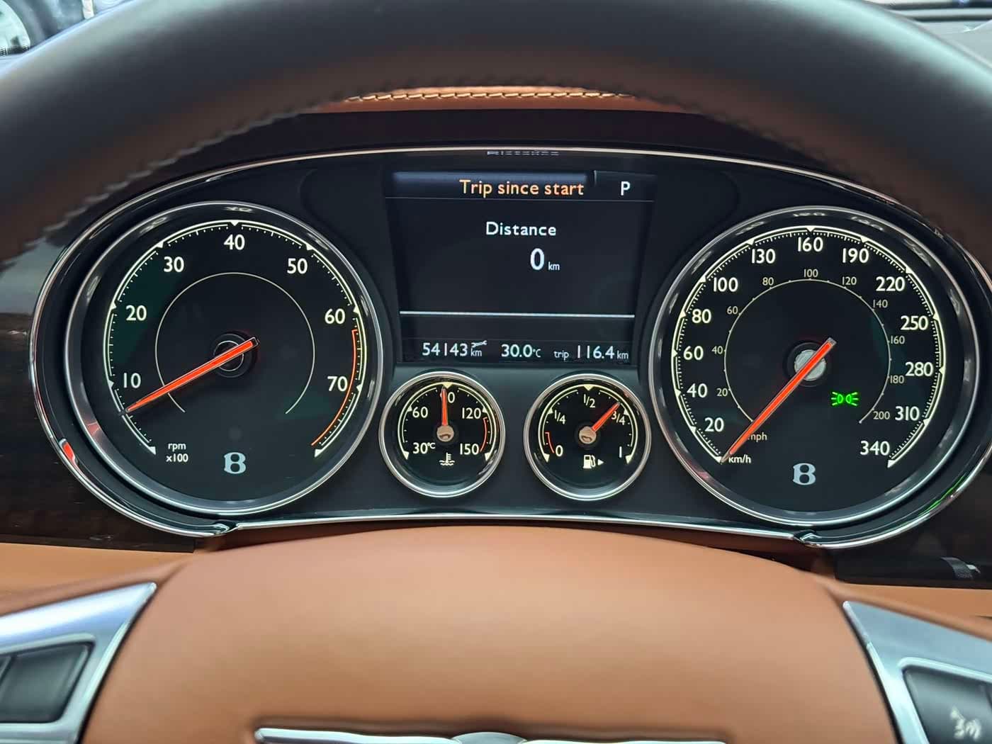Bentley Flying Spur 2018 — Фото 12/18