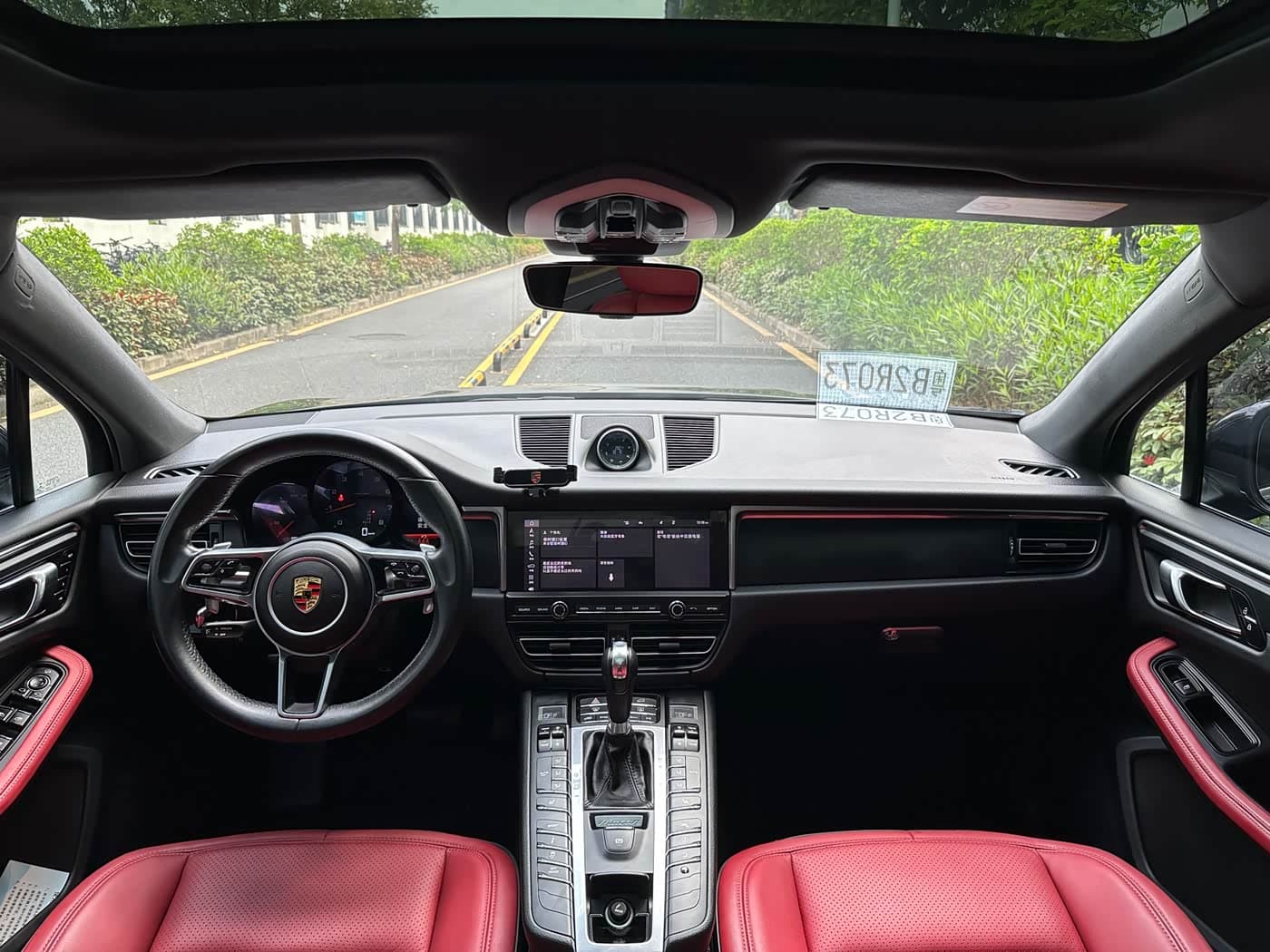 Porsche Macan 2020 — Фото 8/12