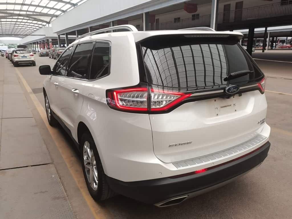 Ford Edge 2019 — Фото 5/20