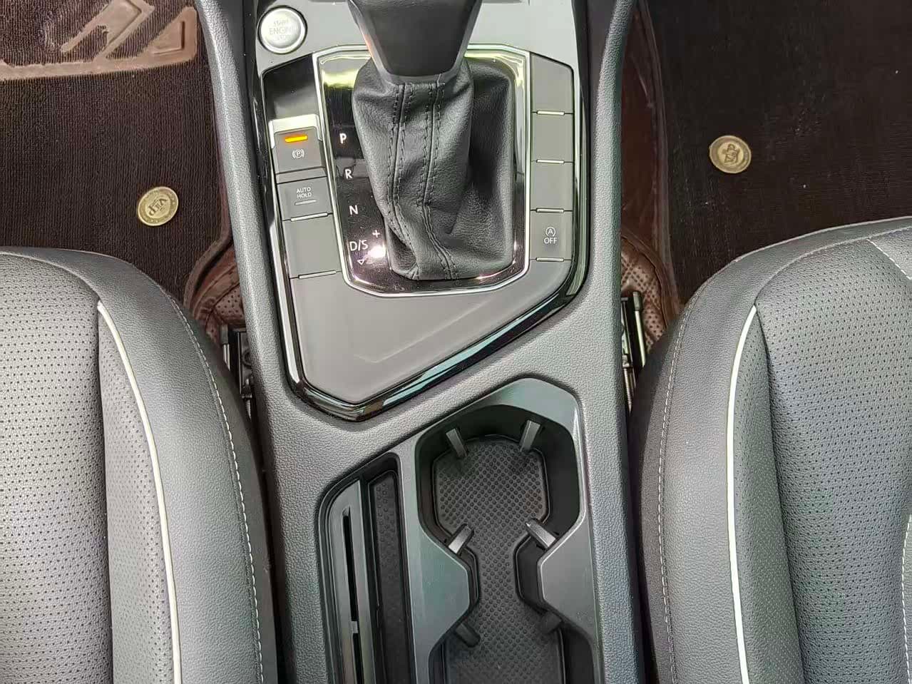 Volkswagen Tiguan L 2023 — Фото 10/20
