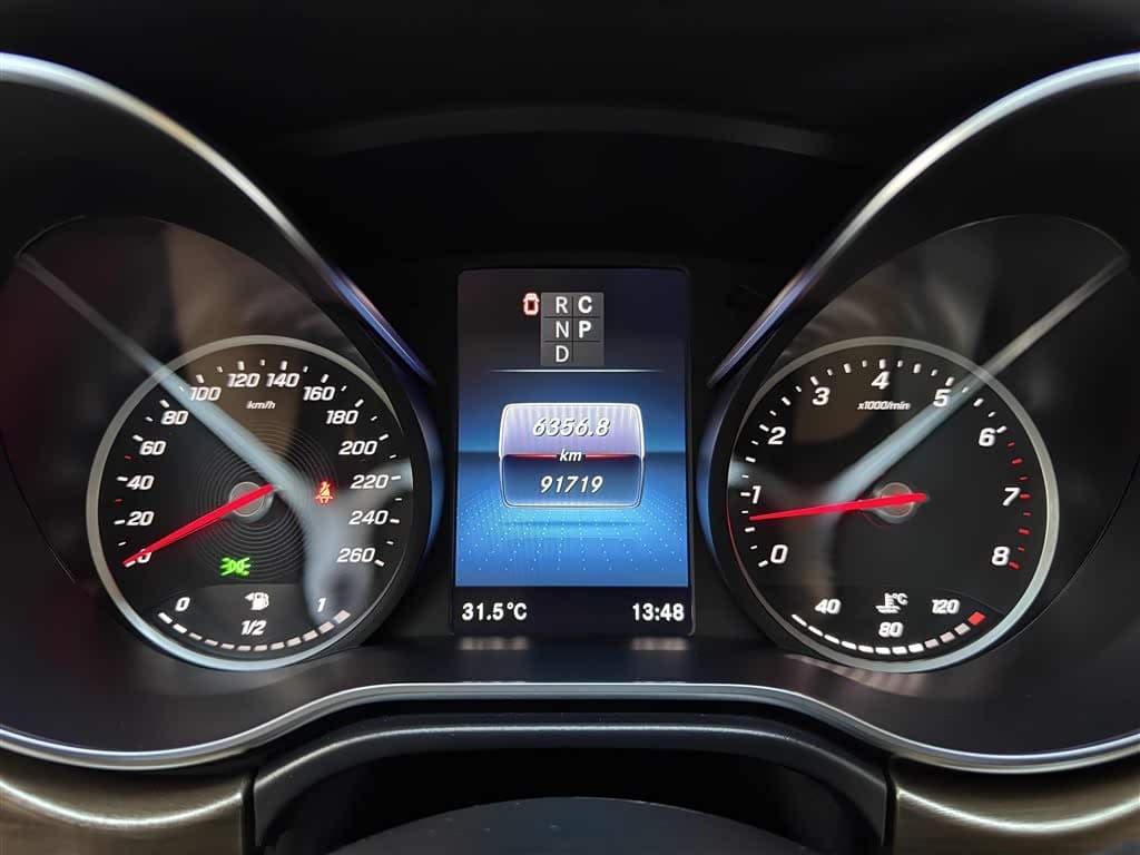Mercedes-Benz V-Class 2021 — Фото 16/17