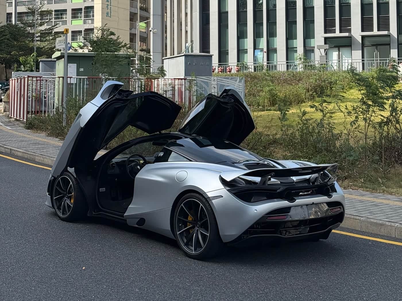 McLaren 720S 2019 — Фото 5/12